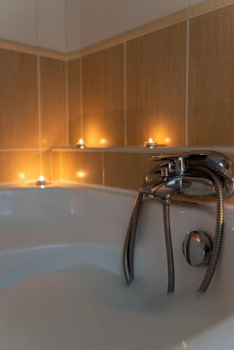 Spacious And Bright Flat Between Airport & Center Leilighet Budapest Eksteriør bilde